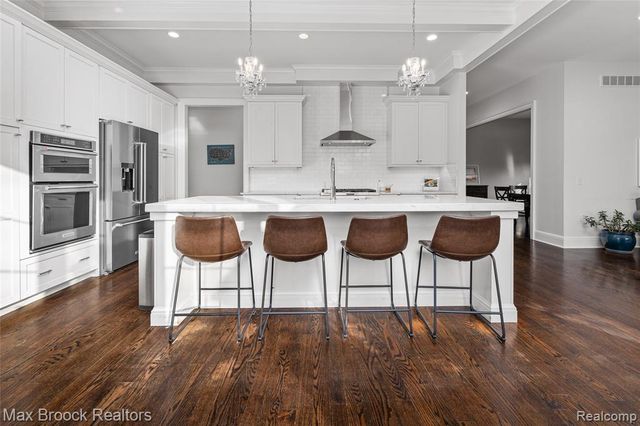 864 Chestnut Street, Birmingham, MI 48009