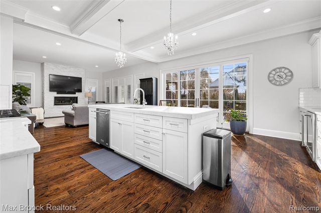 864 Chestnut Street, Birmingham, MI 48009