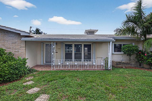 2750 SE 3rd Street, Pompano Beach, FL 33062
