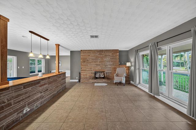 2750 SE 3rd Street, Pompano Beach, FL 33062