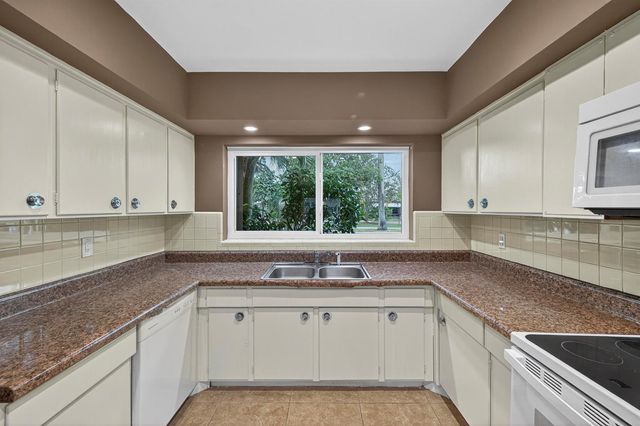 2750 SE 3rd Street, Pompano Beach, FL 33062