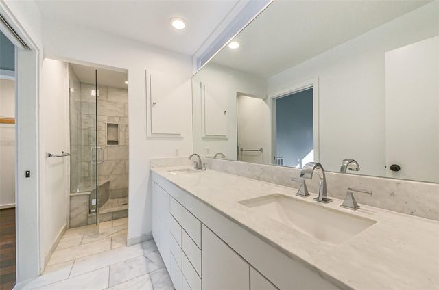5214 Blossom Street, Houston, TX 77007