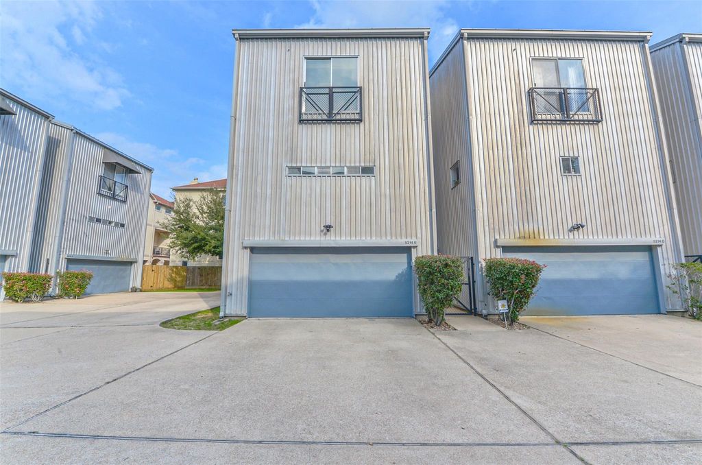5214 Blossom Street, Houston, TX 77007