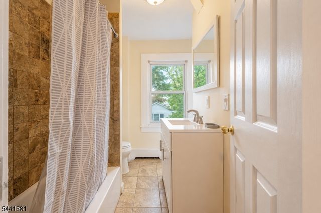 37 Fenner Ave, Clifton City, NJ 07013