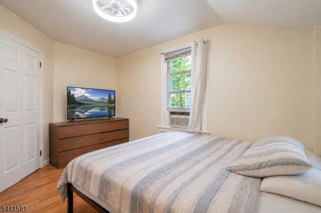 37 Fenner Ave, Clifton City, NJ 07013