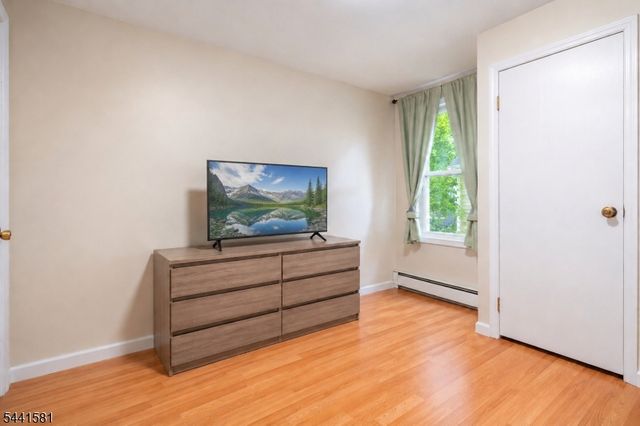 37 Fenner Ave, Clifton City, NJ 07013