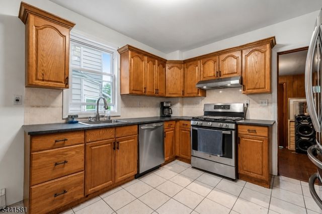 37 Fenner Ave, Clifton City, NJ 07013