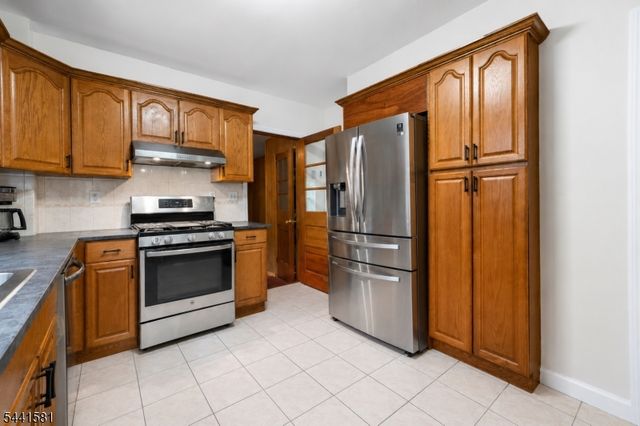 37 Fenner Ave, Clifton City, NJ 07013