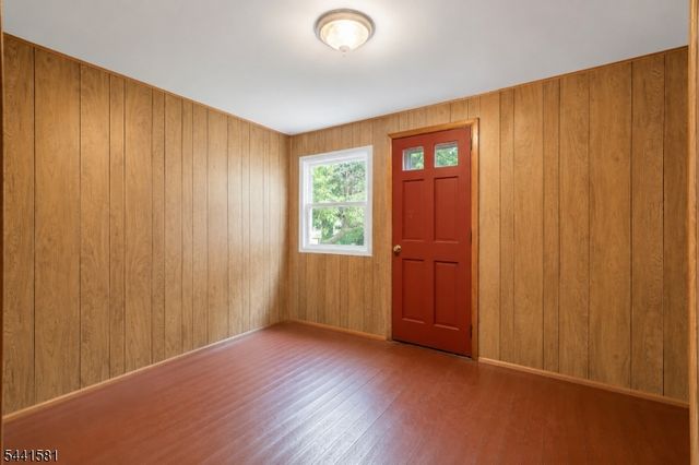 37 Fenner Ave, Clifton City, NJ 07013