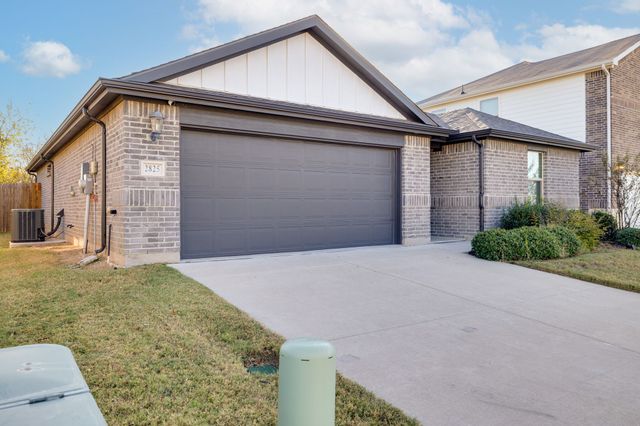 2825 Andesite Lane, Fort Worth, TX 76108