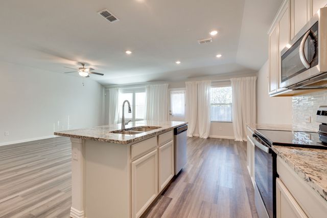 2825 Andesite Lane, Fort Worth, TX 76108