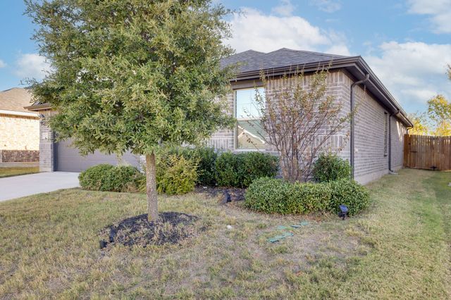 2825 Andesite Lane, Fort Worth, TX 76108