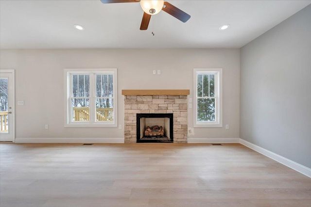 2821 Russlen DR, Salem, VA 24153