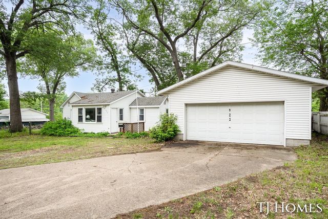 423 Collins Avenue, Muskegon, MI 49444