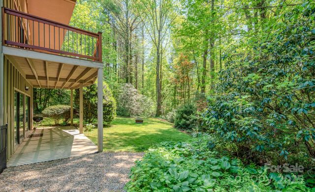 138 Woodhaven Drive, Hendersonville, NC 28739