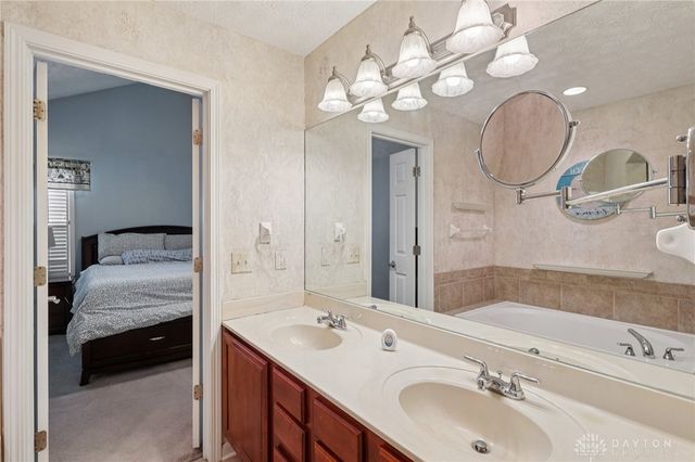 9048 Thornhill Court, Springboro, OH 45066