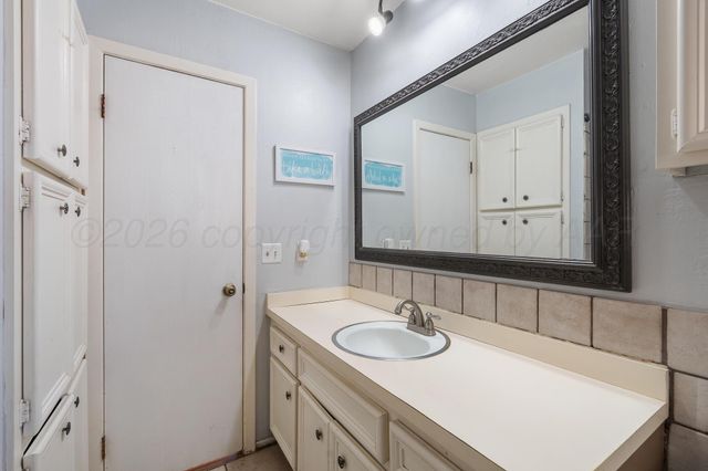 3816 HOLIDAY Drive, Amarillo, TX 79109