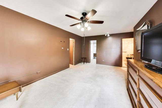 9558 Gross Point Road A605, Skokie, IL 60076