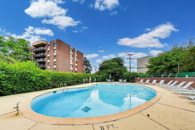 9558 Gross Point Road A605, Skokie, IL 60076