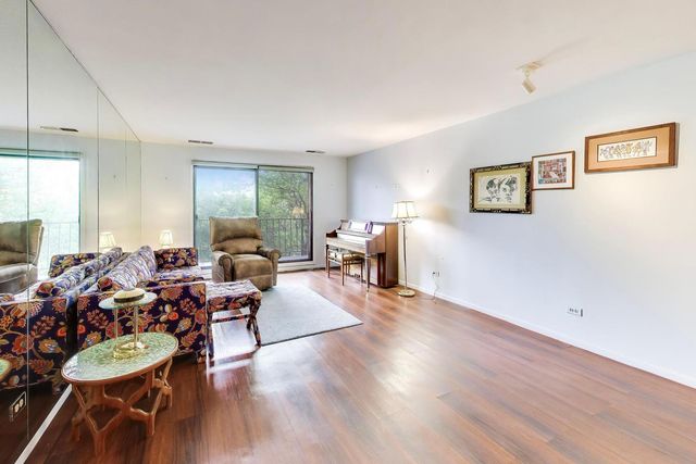 9558 Gross Point Road A605, Skokie, IL 60076