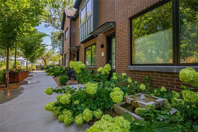 706 SE B Street, Bentonville, AR 72712