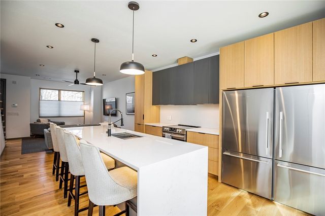 706 SE B Street, Bentonville, AR 72712