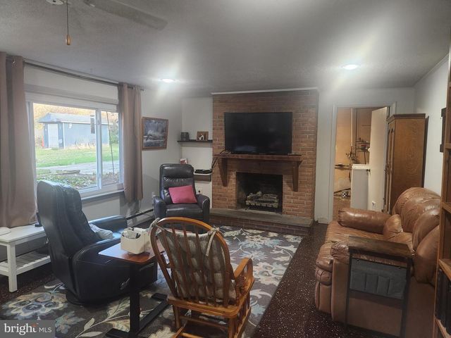 103 MAIN ST, Akron, PA 17501