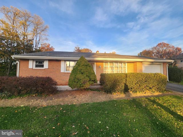 103 MAIN ST, Akron, PA 17501