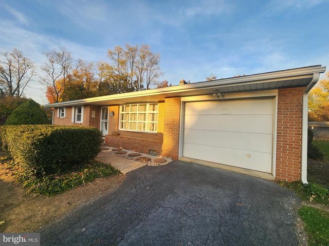 103 MAIN ST, Akron, PA 17501