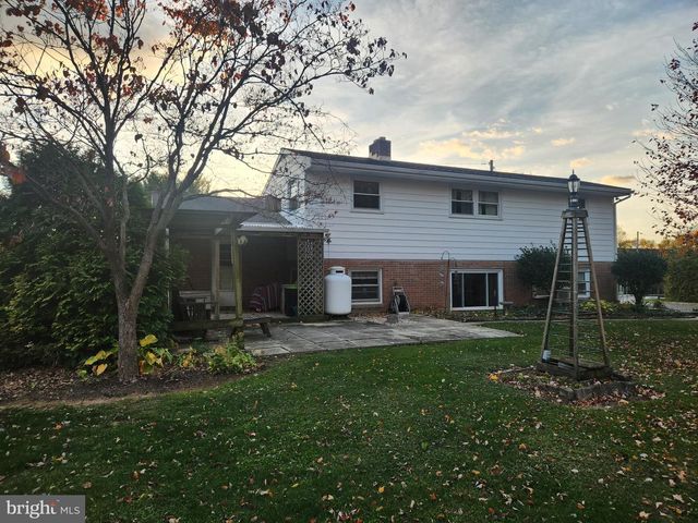 103 MAIN ST, Akron, PA 17501