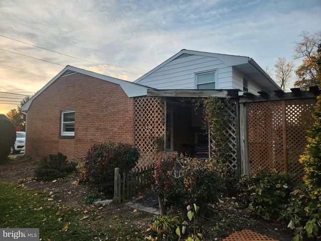 103 MAIN ST, Akron, PA 17501