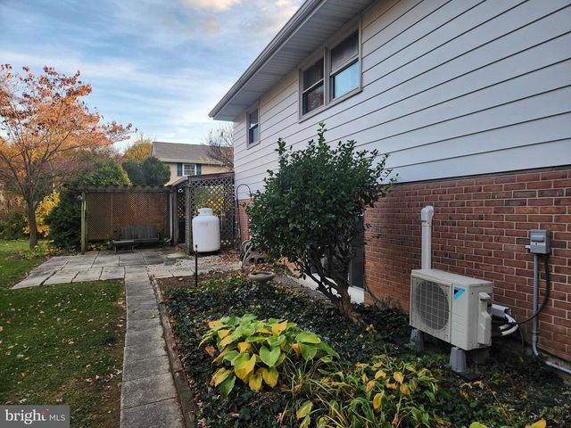 103 MAIN ST, Akron, PA 17501