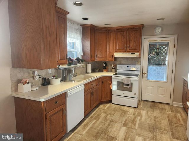 103 MAIN ST, Akron, PA 17501