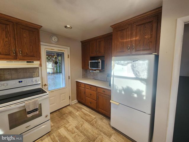 103 MAIN ST, Akron, PA 17501