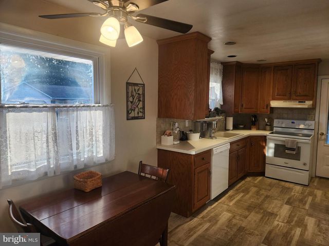 103 MAIN ST, Akron, PA 17501