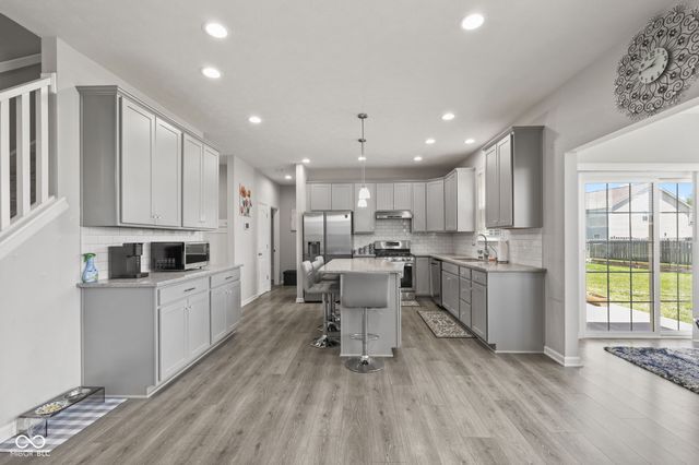 9133 Thames Drive, Avon, IN 46123