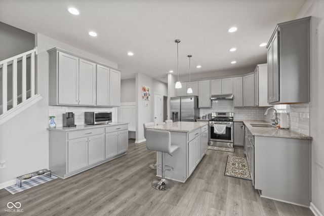 9133 Thames Drive, Avon, IN 46123