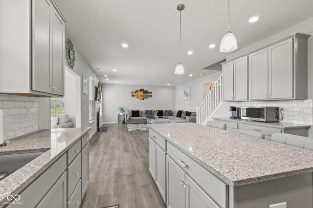 9133 Thames Drive, Avon, IN 46123