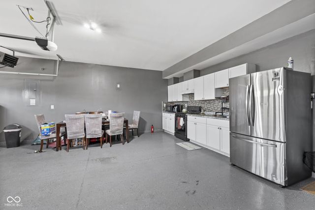 9133 Thames Drive, Avon, IN 46123