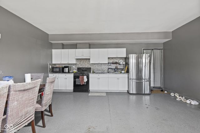 9133 Thames Drive, Avon, IN 46123