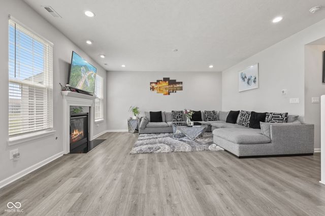 9133 Thames Drive, Avon, IN 46123