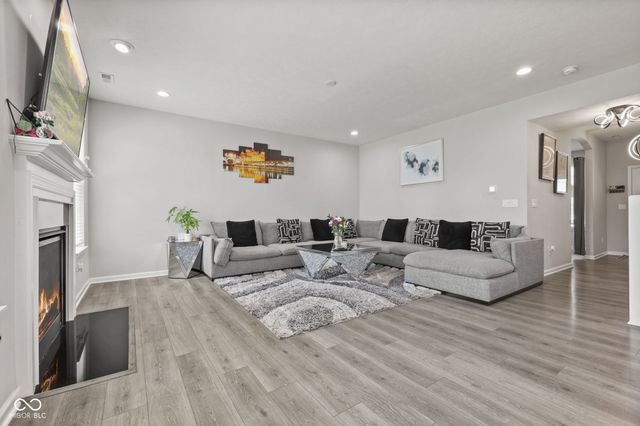 9133 Thames Drive, Avon, IN 46123