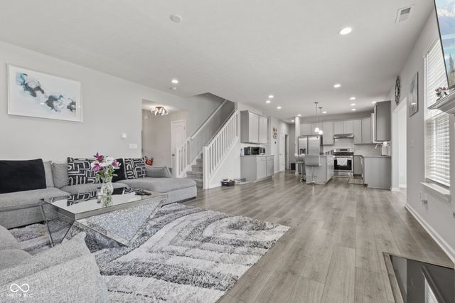 9133 Thames Drive, Avon, IN 46123