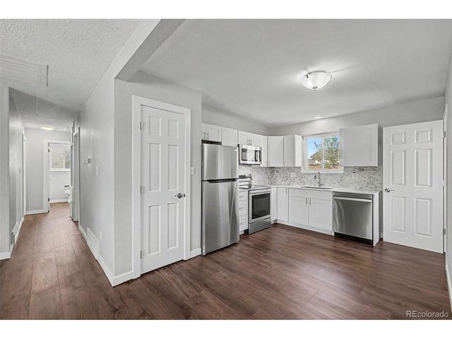 875 Memphis St, Aurora, CO 80011