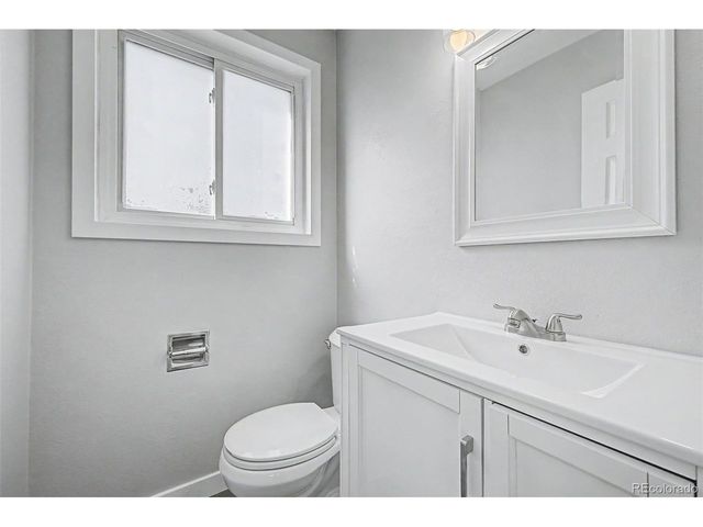 875 Memphis St, Aurora, CO 80011