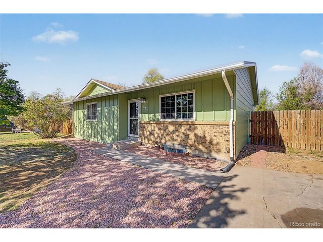 875 Memphis St, Aurora, CO 80011
