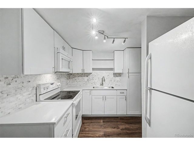 875 Memphis St, Aurora, CO 80011