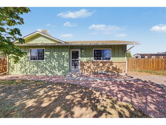 875 Memphis St, Aurora, CO 80011