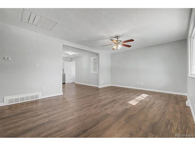 875 Memphis St, Aurora, CO 80011