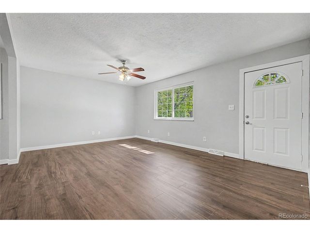 875 Memphis St, Aurora, CO 80011